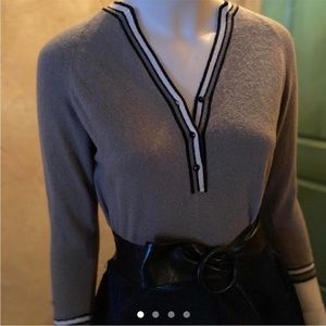 Elegant vintage cashmere jumper.